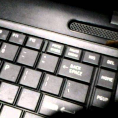 Cara Mudah Bersihkan Keyboard Komputer