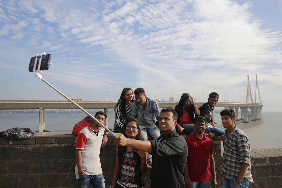 Hati-hati, Dilarang Selfie di India!
