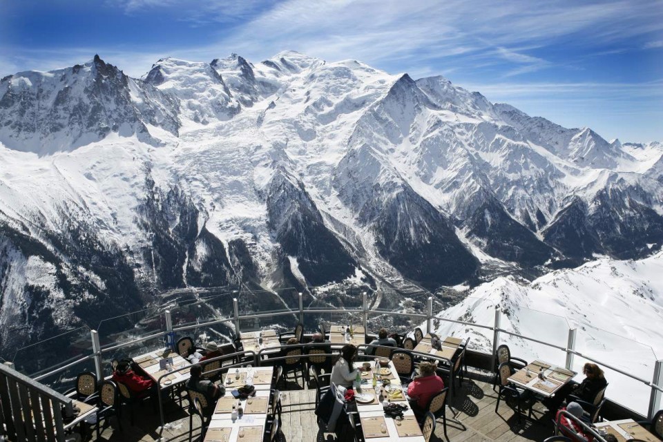 Nikmati Makan Dengan Pemandangan Gunung Es