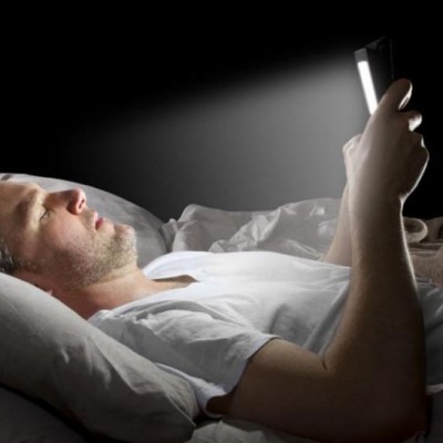 Sebelum Tidur,  Yuk Batasi Penggunaan Smartphone!
